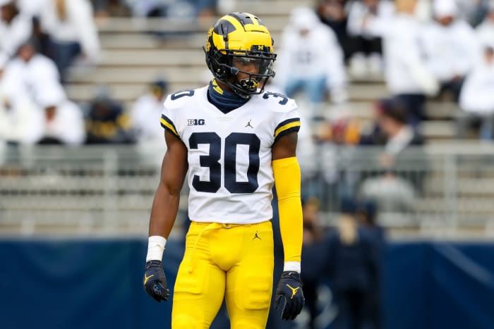 Michigan safety Daxton Hill warming up